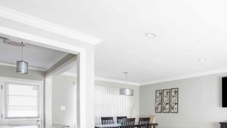 Puoi usare Crown Moulding come battiscopa?